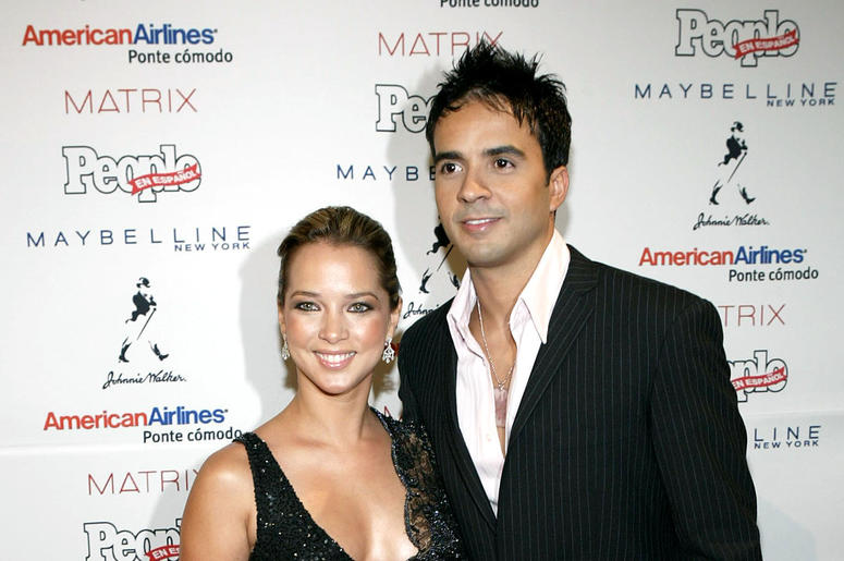 Actress Adamari Lopez and singer/songwriter Luis Fonsi attend the 'People En Espanol' 50 Most Beautiful People Gala at Splashlight Studios May 19, 2004 in New York City. Actress Adamari Lopez and singer/songwriter Luis Fonsi attend the 'People En Espanol' 50 Most Beautiful People Gala at Splashlight Studios May 19, 2004 in New York City.