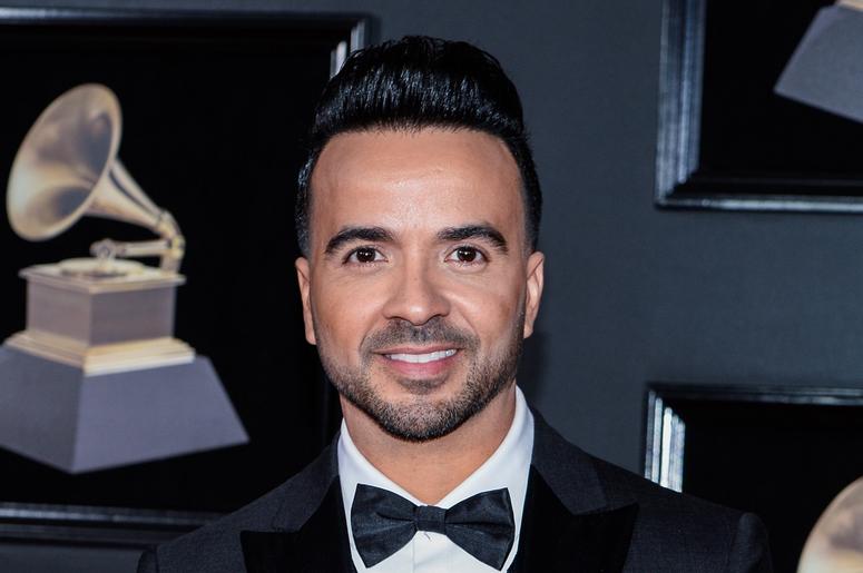 Luis Fonsi with a bowtie