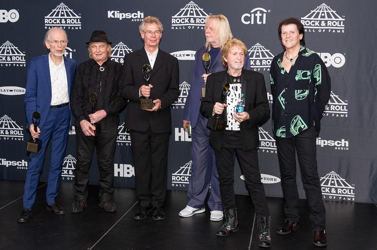 Steve Howe, Alan White, Tony Kaye, Rick Wakeman, Jon Anderson and Trevor Rabin of Yes Steve Howe, Alan White, Tony Kaye, Rick Wakeman, Jon Anderson and Trevor Rabin of Yes