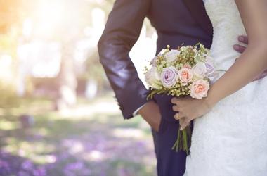 Bride holding bouquet