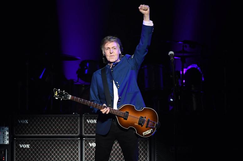 Paul McCartney performs Paul McCartney performs