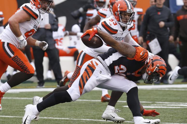 Cincinnati Bengals running back Joe Mixon (28) runs against Cleveland Browns middle linebacker Joe Schobert (53) during the second half at Paul Brown Stadium. Cincinnati Bengals running back Joe Mixon (28) runs against Cleveland Browns middle linebacker Joe Schobert (53) during the second half at Paul Brown Stadium.