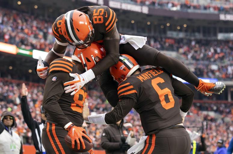 Cleveland Browns tight end Darren Fells (88) gets congratulated by quarterback Baker Mayfield (6) as tight end David Njoku (85) jumps on top of them during the second quarter against the Cincinnati Bengals at FirstEnergy Stadium. Cleveland Browns tight end Darren Fells (88) gets congratulated by quarterback Baker Mayfield (6) as tight end David Njoku (85) jumps on top of them during the second quarter against the Cincinnati Bengals at FirstEnergy Stadium.