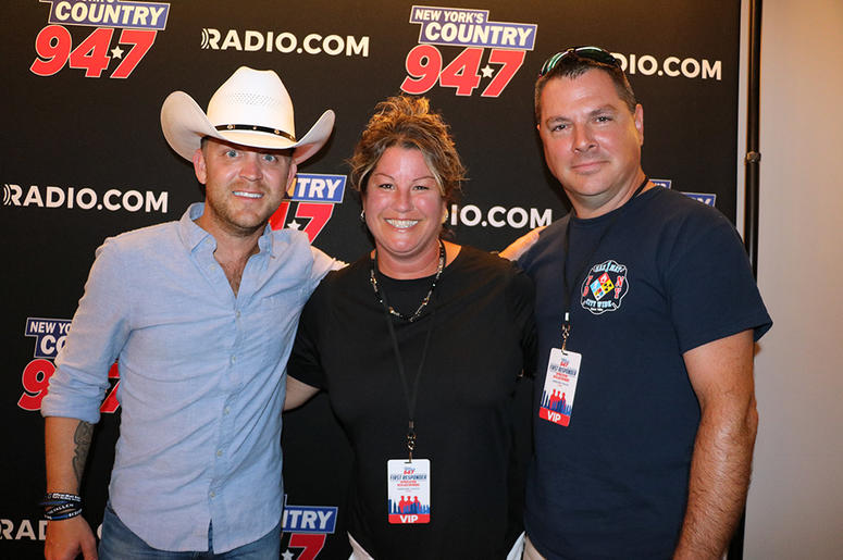 Justin Moore Meets Fans At NY's Country 94.7