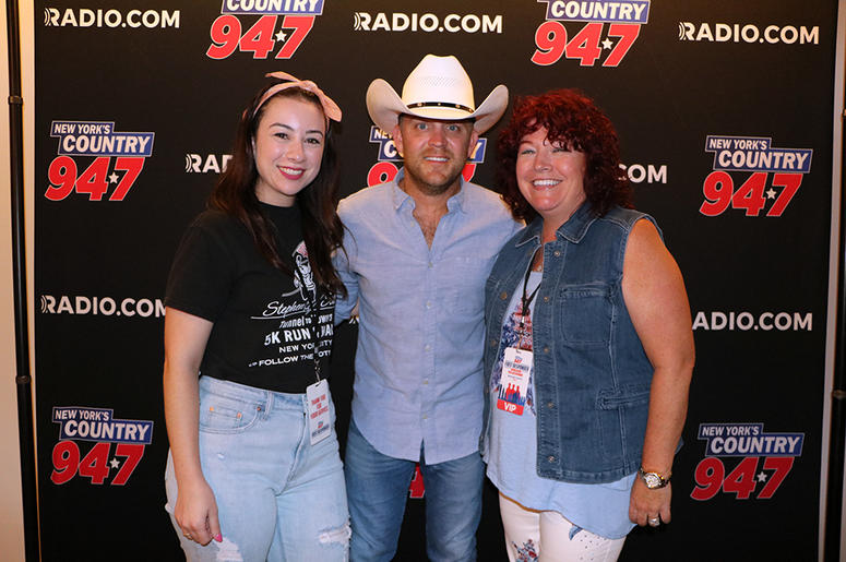 Justin Moore meets fans at NY's Country 94.7