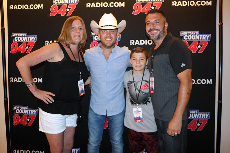 Justin Moore meets fans at NY's Country 94.7