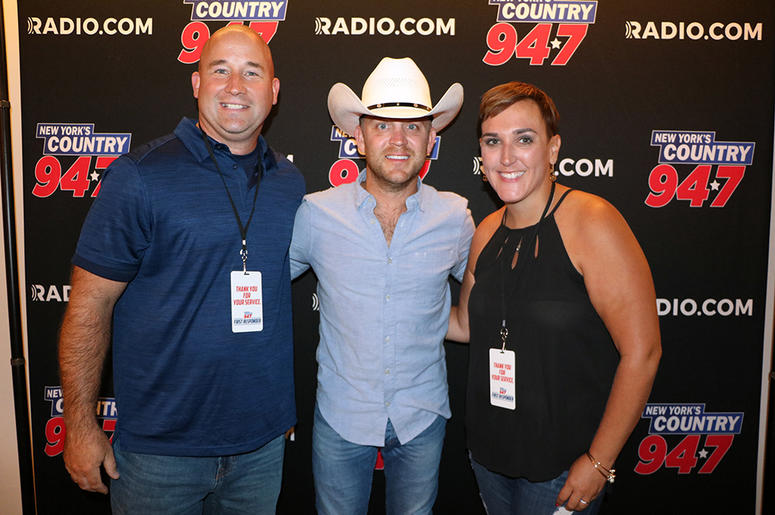 Justin Moore meets fans at NY's Country 94.7
