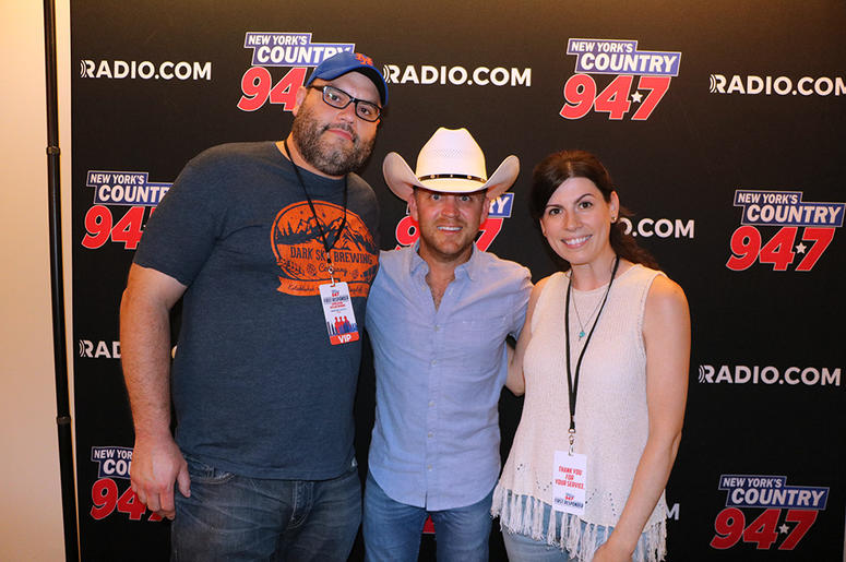 Justin Moore meets fans at NY's Country 94.7