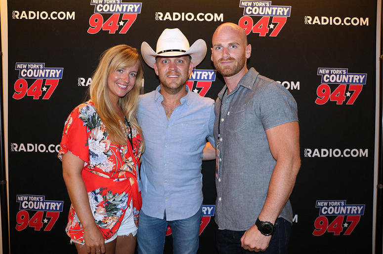 Justin Moore meets fans at NY's Country 94.7