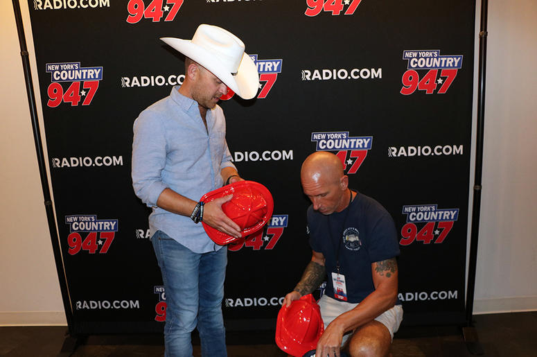Justin Moore meets fans at NY's Country 94.7