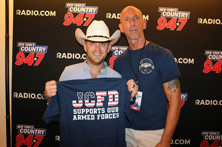Justin Moore meets fans at NY's Country 94.7