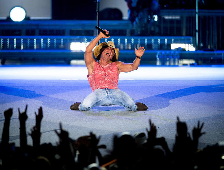 Kenny Chesney On Stage