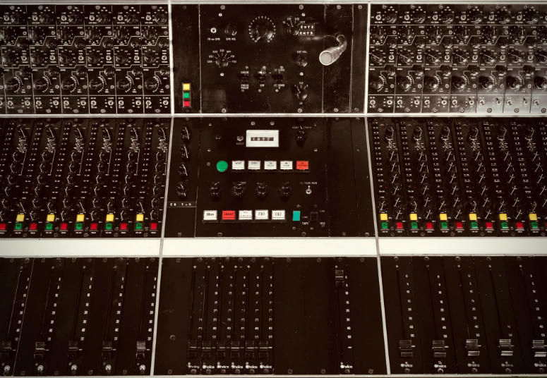 Helios recording desk used to record Led Zeppelin's "Stairway to Heaven" Helios recording desk used to record Led Zeppelin's "Stairway to Heaven"