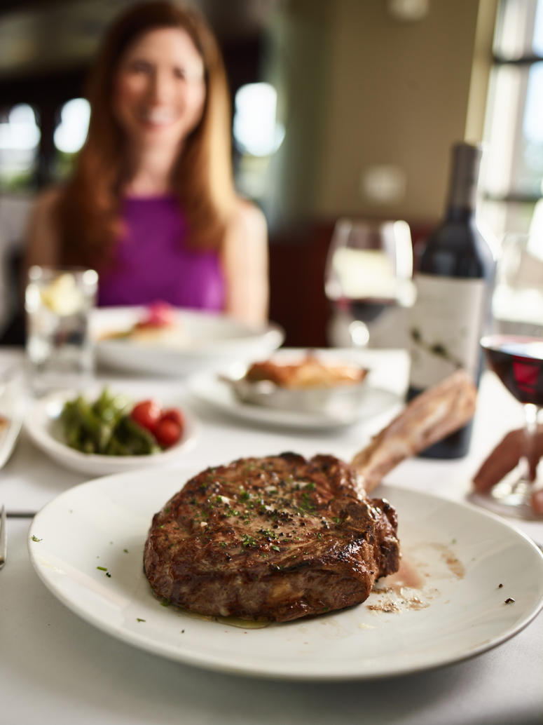 Flemings_Tomahawk Steak Flemings_Tomahawk Steak