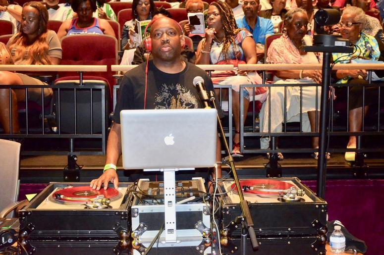 Dj Flexx doing what he does best at The Giz The Giz The Go-Go Musical