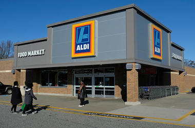 EDGEWOOD, MD - DECEMBER 28: Shoppers arrive at an Aldi discount grocery store on December 28, 2017 in Edgewood, Maryland. Aldi, which has approximtely 1,700 stores across the USA, will receive fresh competition from its also German rival Lidl, which is la EDGEWOOD, MD - DECEMBER 28: Shoppers arrive at an Aldi discount grocery store on December 28, 2017 in Edgewood, Maryland. Aldi, which has approximtely 1,700 stores across the USA, will receive fresh competition from its also German rival Lidl, which is la