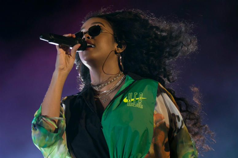 H.E.R performs on the Outdoor stage at the Coachella Valley Music and Arts Festival in Indio, Calif., on Sunday, April 14, 2019 H.E.R performs on the Outdoor stage at the Coachella Valley Music and Arts Festival in Indio, Calif., on Sunday, April 14, 2019