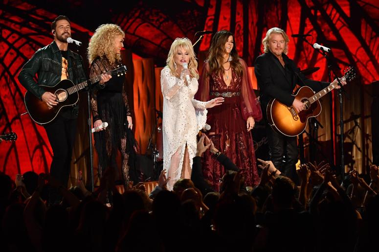 February 10, 2019; Los Angeles, CA, USA; (From left) Katy Perry, Dolly Parton and Kacey Musgraves sing \"Here you come again\" as part of a tribute to Dolly Parton during the 61st Annual GRAMMY Awards on Feb. 10, 2019 at STAPLES Center in Los Angeles, Cal February 10, 2019; Los Angeles, CA, USA; (From left) Katy Perry, Dolly Parton and Kacey Musgraves sing \"Here you come again\" as part of a tribute to Dolly Parton during the 61st Annual GRAMMY Awards on Feb. 10, 2019 at STAPLES Center in Los Angeles, Cal
