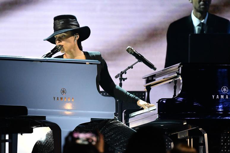 February 10, 2019; Los Angeles, CA, USA; Alicia Keys performs a Songs I wish I d written medley during the 61st Annual GRAMMY Awards on Feb. 10, 2019 at STAPLES Center in Los Angeles, Calif. Mandatory Credit: Robert Hanashiro-USA TODAY NETWORK February 10, 2019; Los Angeles, CA, USA; Alicia Keys performs a Songs I wish I d written medley during the 61st Annual GRAMMY Awards on Feb. 10, 2019 at STAPLES Center in Los Angeles, Calif. Mandatory Credit: Robert Hanashiro-USA TODAY NETWORK