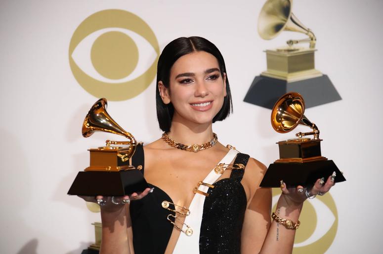 February 10, 2019; Los Angeles, CA, USA; Dua Lipa poses with the awards for Best New Artist and Best Dance Recording for 'Electricity' in the photo room during the 61st Annual GRAMMY Awards on Feb. 10, 2019 at STAPLES Center in Los Angeles, Calif. Mandato February 10, 2019; Los Angeles, CA, USA; Dua Lipa poses with the awards for Best New Artist and Best Dance Recording for 'Electricity' in the photo room during the 61st Annual GRAMMY Awards on Feb. 10, 2019 at STAPLES Center in Los Angeles, Calif. Mandato