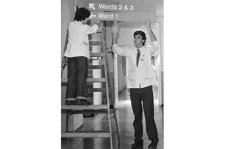 English actor Peter Mayhew (right) helps put up signs to the wards at King's College Hospital, where he works as an orderly, 3rd June 1977. Mayhew, who is 7'3'' tall, gained fame as the Wookiee Chewbacca in George Lucas' 'Star Wars' films. (Photo by Colin English actor Peter Mayhew (right) helps put up signs to the wards at King's College Hospital, where he works as an orderly, 3rd June 1977. Mayhew, who is 7'3'' tall, gained fame as the Wookiee Chewbacca in George Lucas' 'Star Wars' films. (Photo by Colin