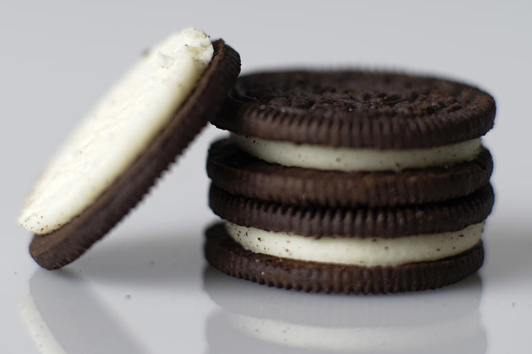 Graco equipment stuffs the cream in Oreo cookies. (Photo by Richard Tsong-Taatarii/Minneapolis Star Tribune/TNS) *** Please Use Credit from Credit Field *** Graco equipment stuffs the cream in Oreo cookies. (Photo by Richard Tsong-Taatarii/Minneapolis Star Tribune/TNS) *** Please Use Credit from Credit Field ***