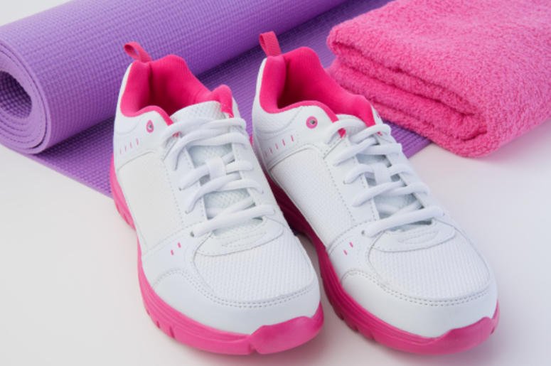 sneakers-yoga-dreamstime_l_58076407.jpg sneakers-yoga-dreamstime_l_58076407.jpg