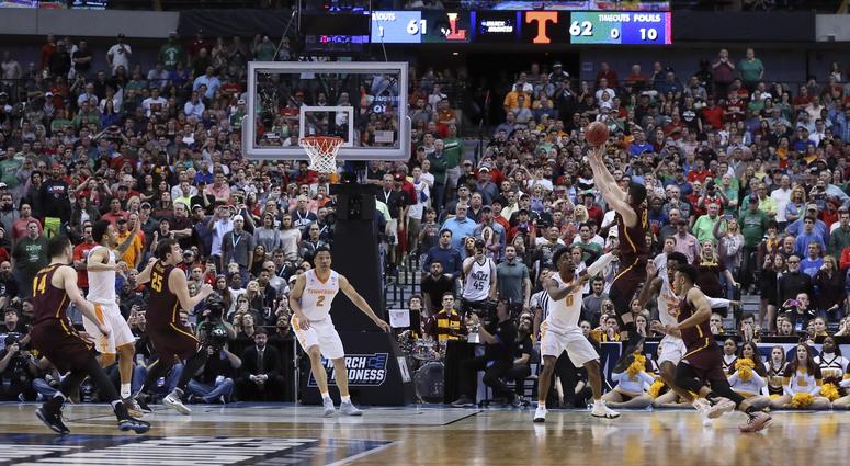 Loyola guard Clayton Custer hits the game-winner Loyola guard Clayton Custer hits the game-winner