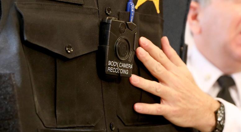 police-body-camera-sipa_19166924-e1520631738559.jpg police-body-camera-sipa_19166924-e1520631738559.jpg