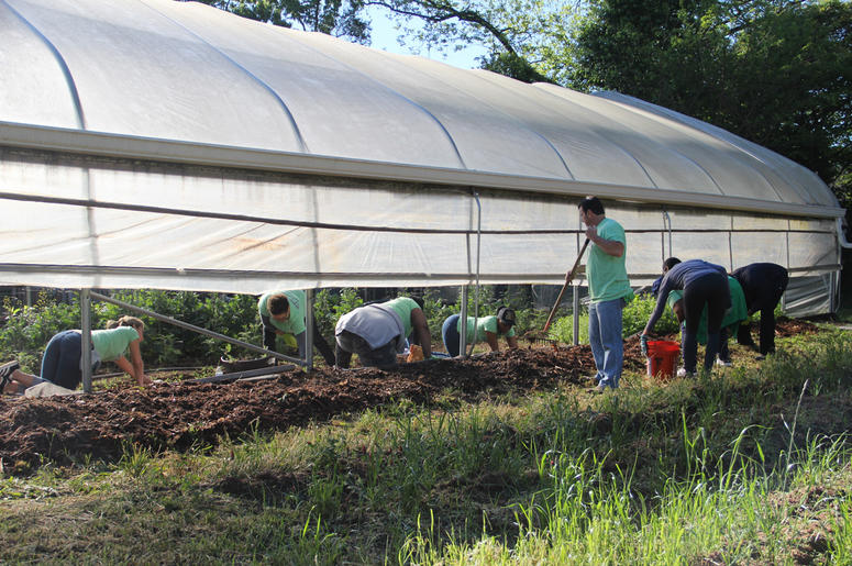 V-103 and Entercom Atlanta employees volunteer at Urban Farms in College Park, GA, on Earth Day 2019 V-103 and Entercom Atlanta employees volunteer at Urban Farms in College Park, GA, on Earth Day 2019