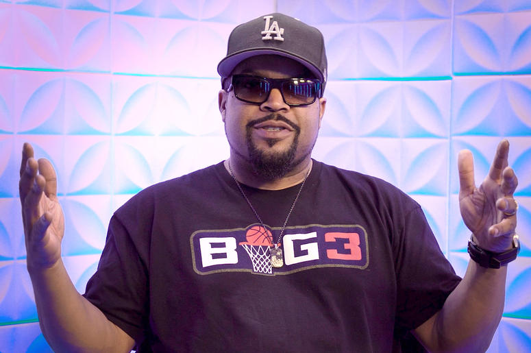 Ice Cube visits V-103 in Atlanta Ice Cube visits V-103 in Atlanta
