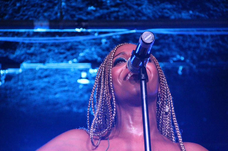 Jade Novah smiles during her summer 2018 V-103 Soul Sessions performance in Atlanta Jade Novah smiles during her summer 2018 V-103 Soul Sessions performance in Atlanta
