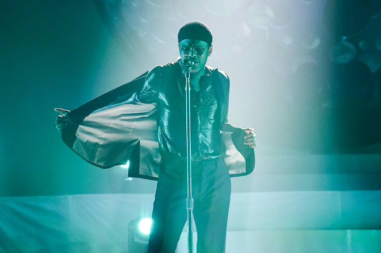 Maxwell performed at the Hard Rock Event Center in Hollywood, Florida on October 16, 2018. Maxwell performed at the Hard Rock Event Center in Hollywood, Florida on October 16, 2018.