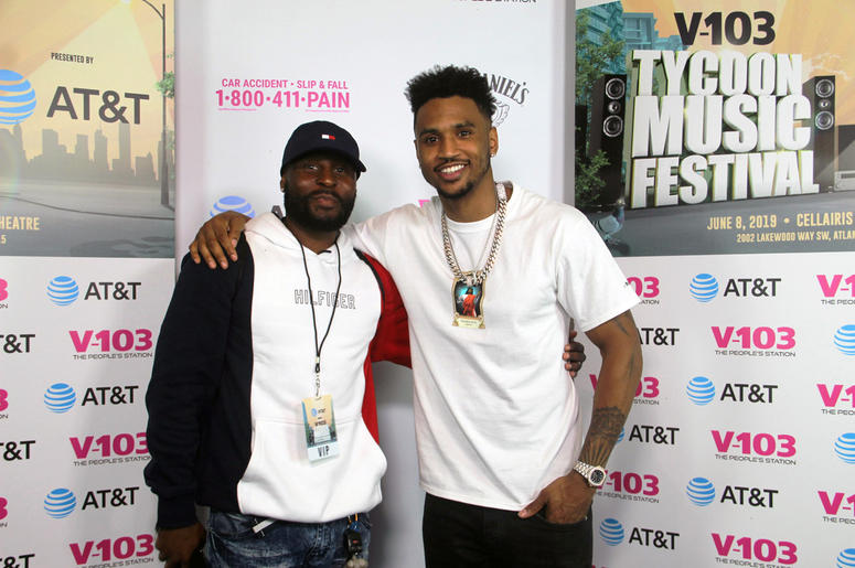 Trey Songz takes a photo with fans Trey Songz takes a photo with fans