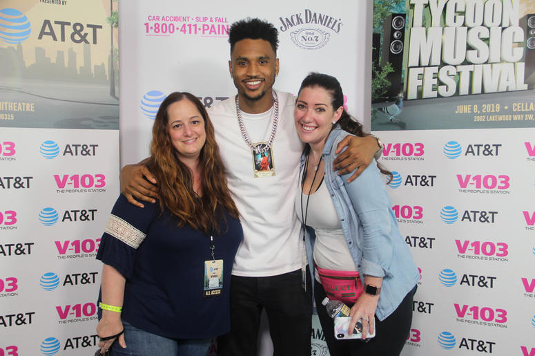 Trey Songz takes a photo with fans Trey Songz takes a photo with fans
