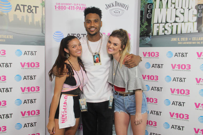 Trey Songz takes a photo with fans Trey Songz takes a photo with fans