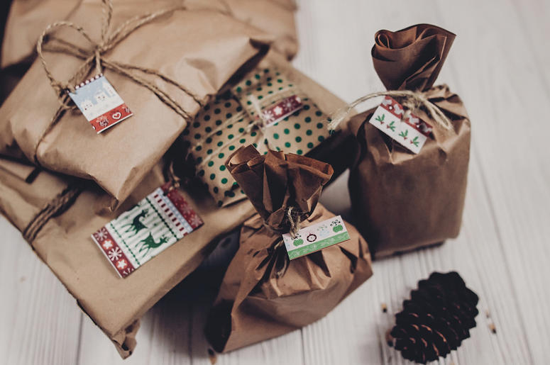 PRESENTS PRESENTS