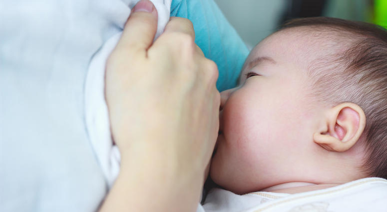 breastfeeding mom breastfeeding mom