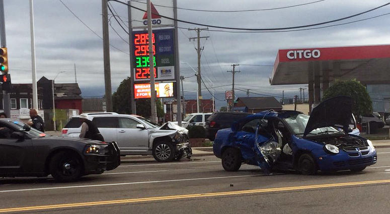 livernois crash livernois crash