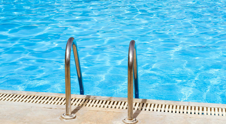 swimming pool swimming pool