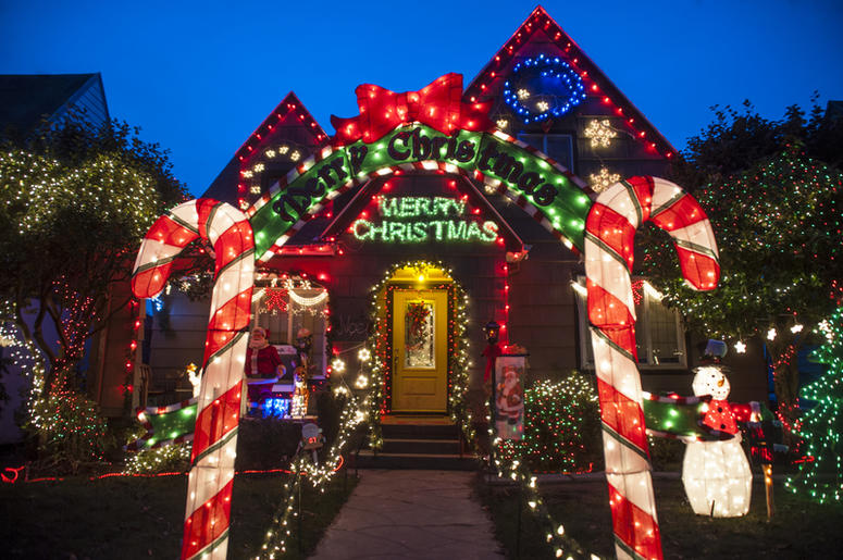christmas decorating pay
