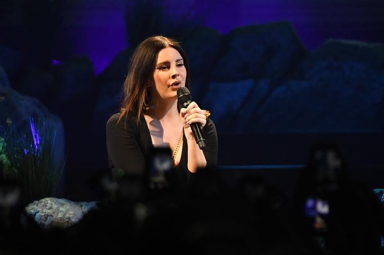 Feb 1, 2018; Sunrise, FL, USA; Recording artist Lana Del Rey performs at the BB&T Center. Mandatory Credit: Ron Elkman-USA TODAY NETWORK