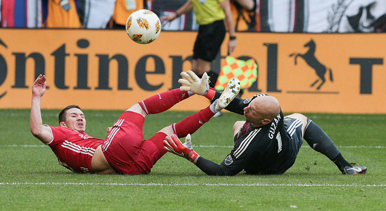 Atlanta United goalkeeper Brad Guzan Atlanta United goalkeeper Brad Guzan