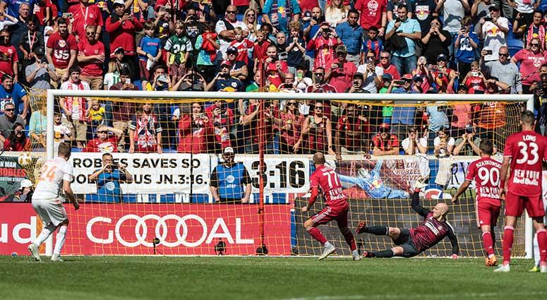 Atlanta United goalkeeper Brad Guzan Atlanta United goalkeeper Brad Guzan
